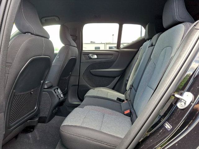 Used 2024 Volvo XC40 B5 Core AWD/4WD image 19