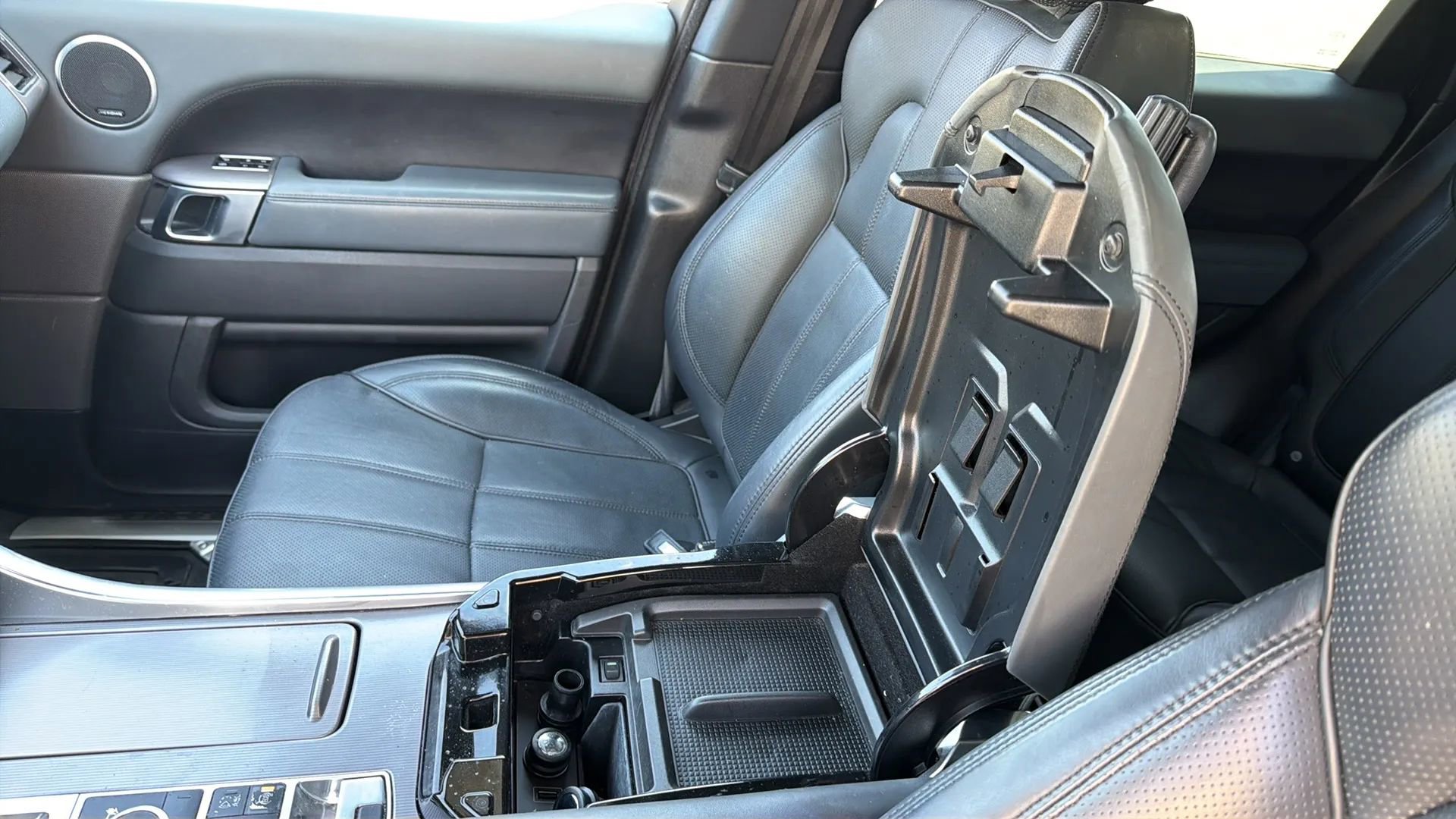 Used 2014 Land Rover Range Rover Sport HSE image 26