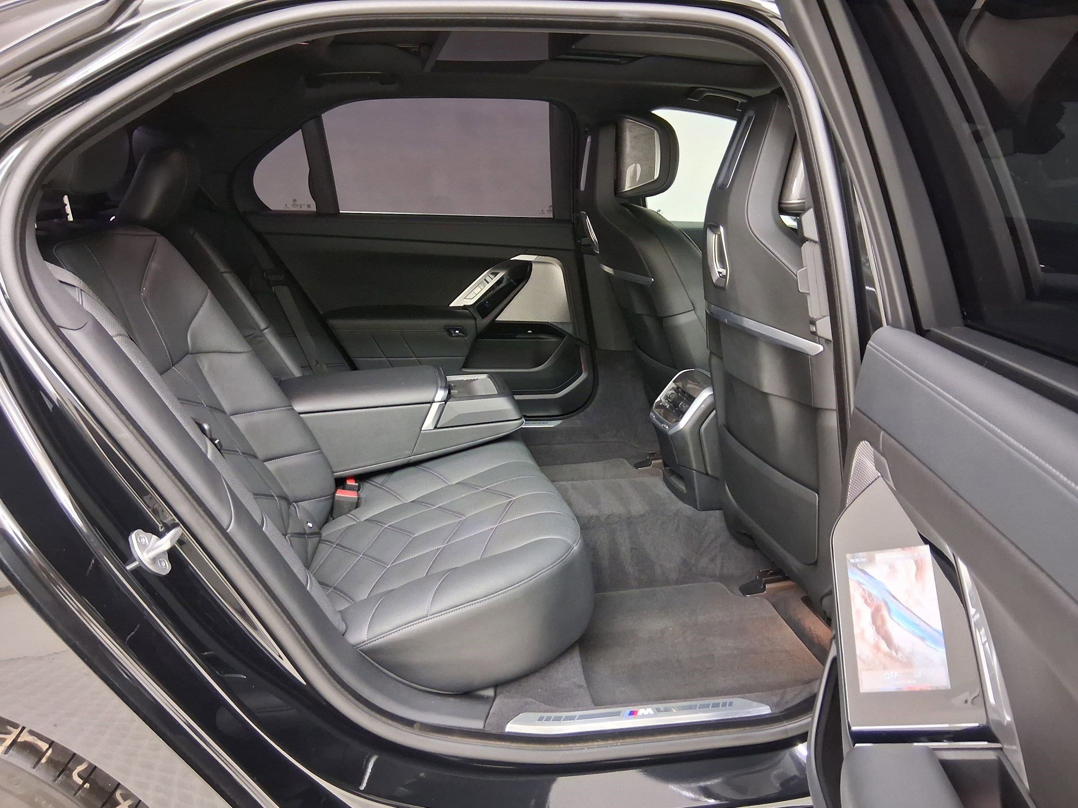 Certified 2024 BMW 760i xDrive image 29