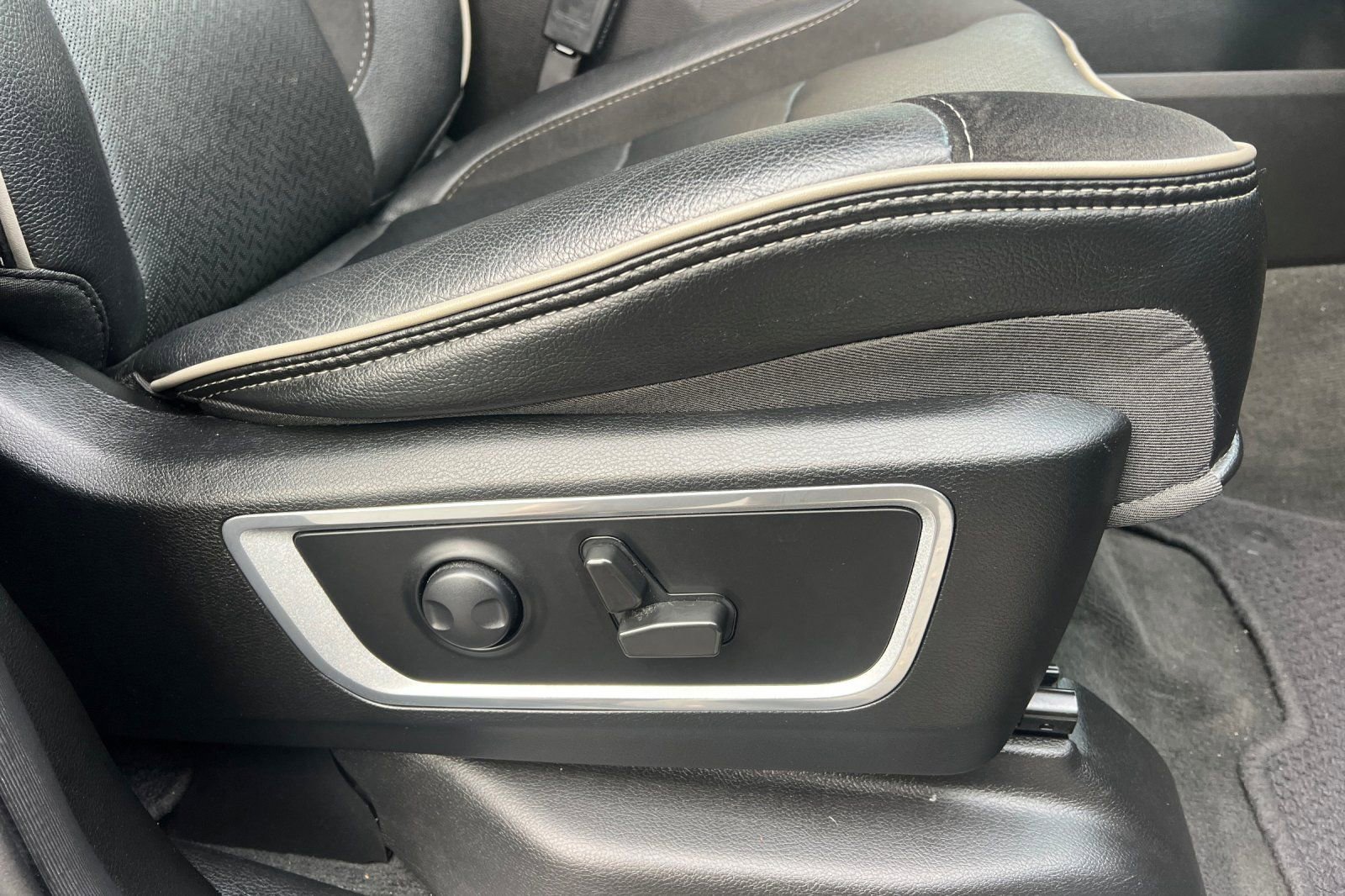 Used 2022 RAM 1500 Laramie image 23