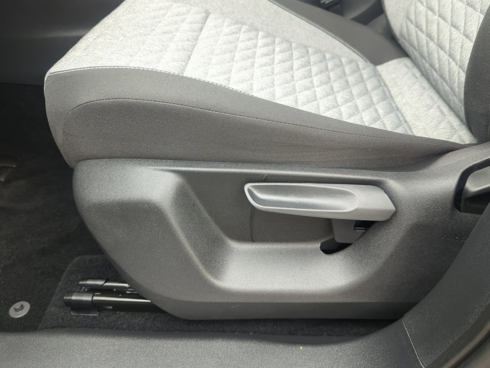 Certified 2025 Volkswagen Tiguan S w/ 18" Wheel Package image 14