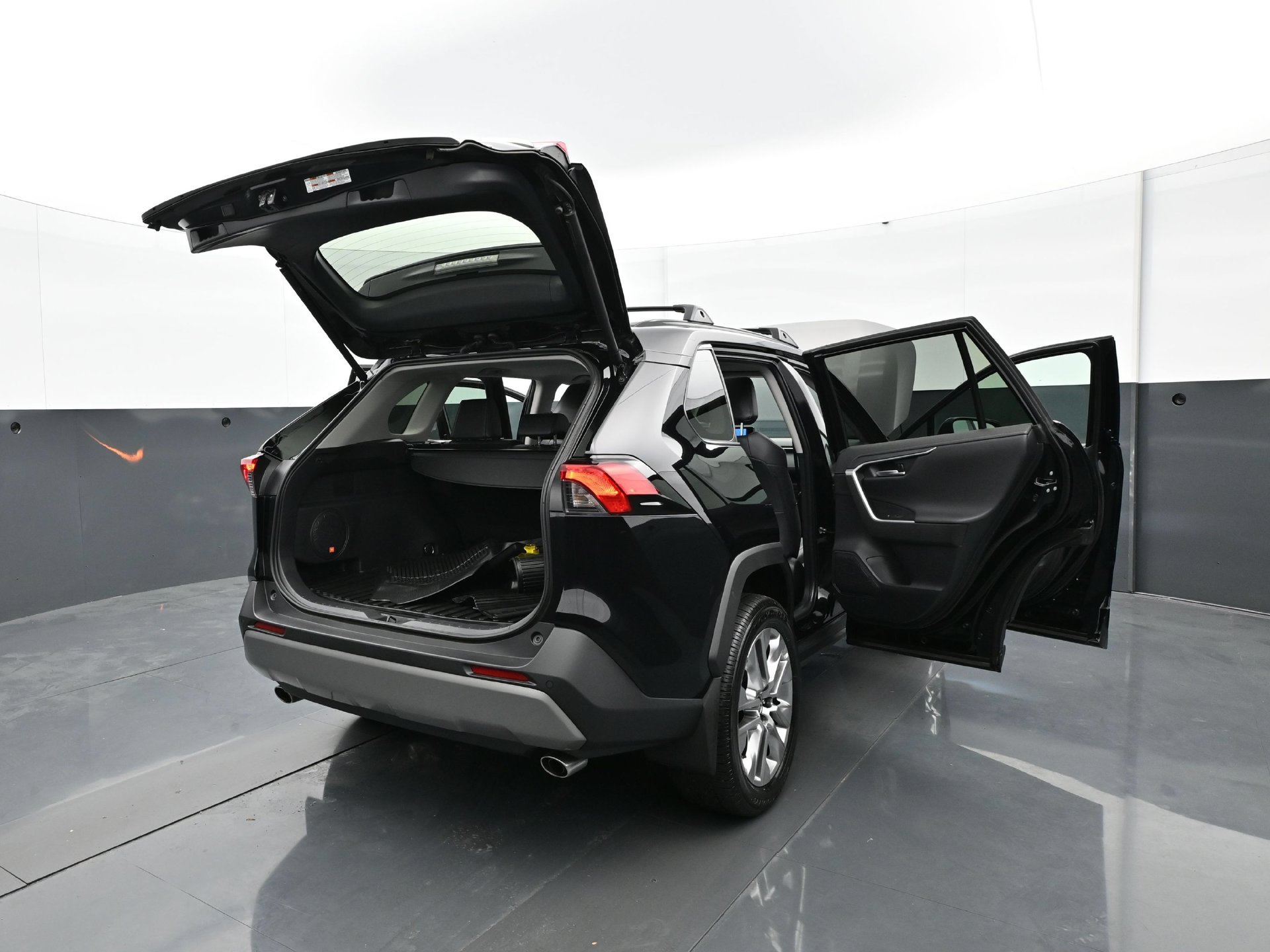 Used 2025 Toyota RAV4 Limited w/ Weather Package AWD/4WD image 39