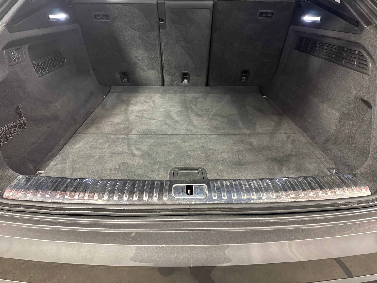 Used 2020 Audi Q8 Prestige w/ Prestige Package image 29