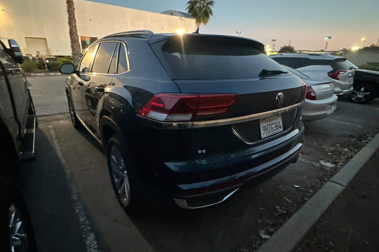 Used 2022 Volkswagen Atlas Cross Sport SE image 3