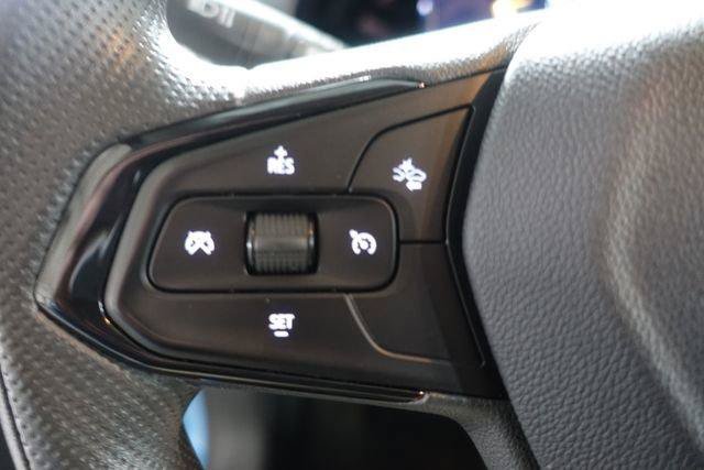 Used 2025 Chevrolet Trax LT FWD image 12