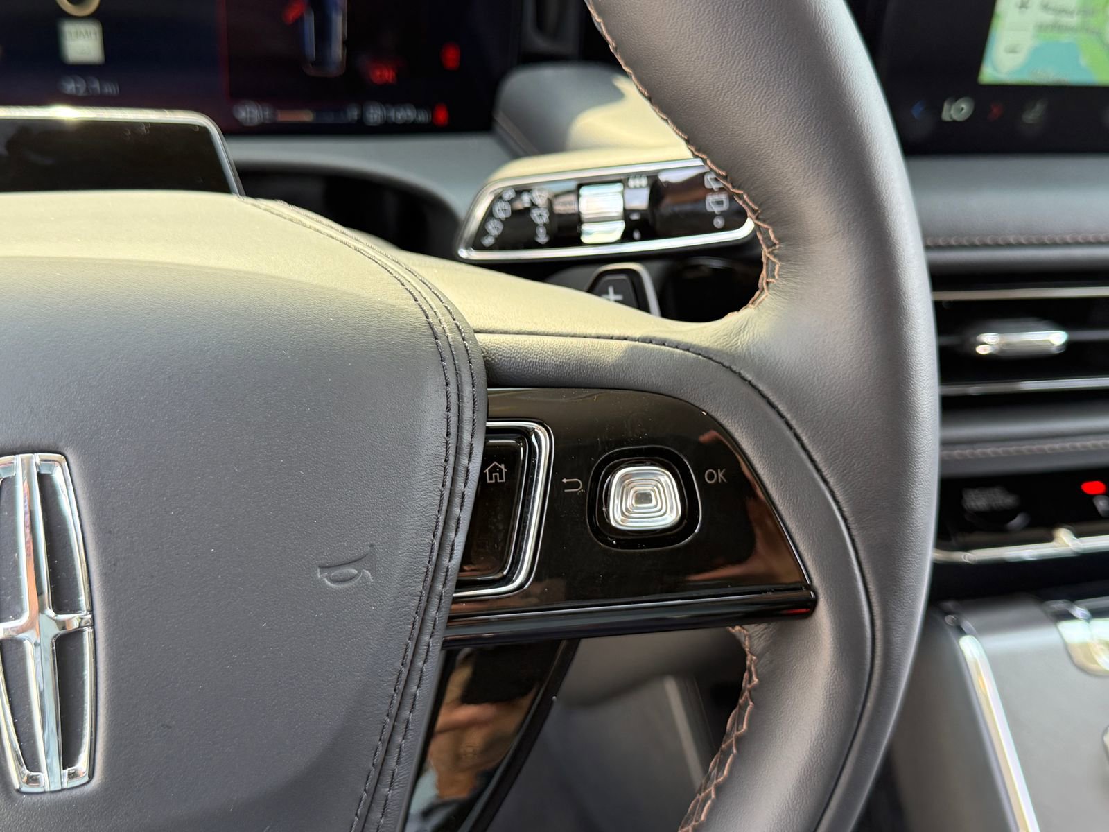 New 2026 Lincoln Aviator AWD image 35