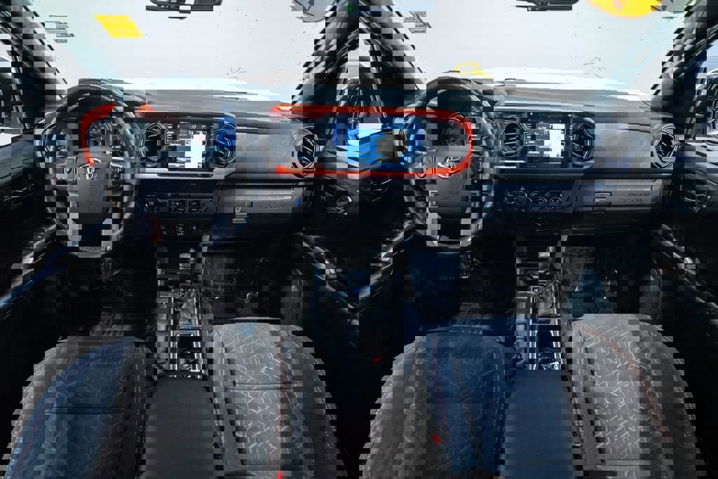 Used 2018 Toyota Tacoma TRD Off-Road w/ Technology Package image 14