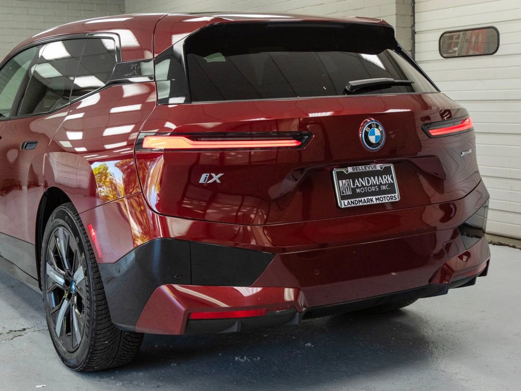 Used 2024 BMW iX xDrive50 w/ Sport Package AWD/4WD image 35