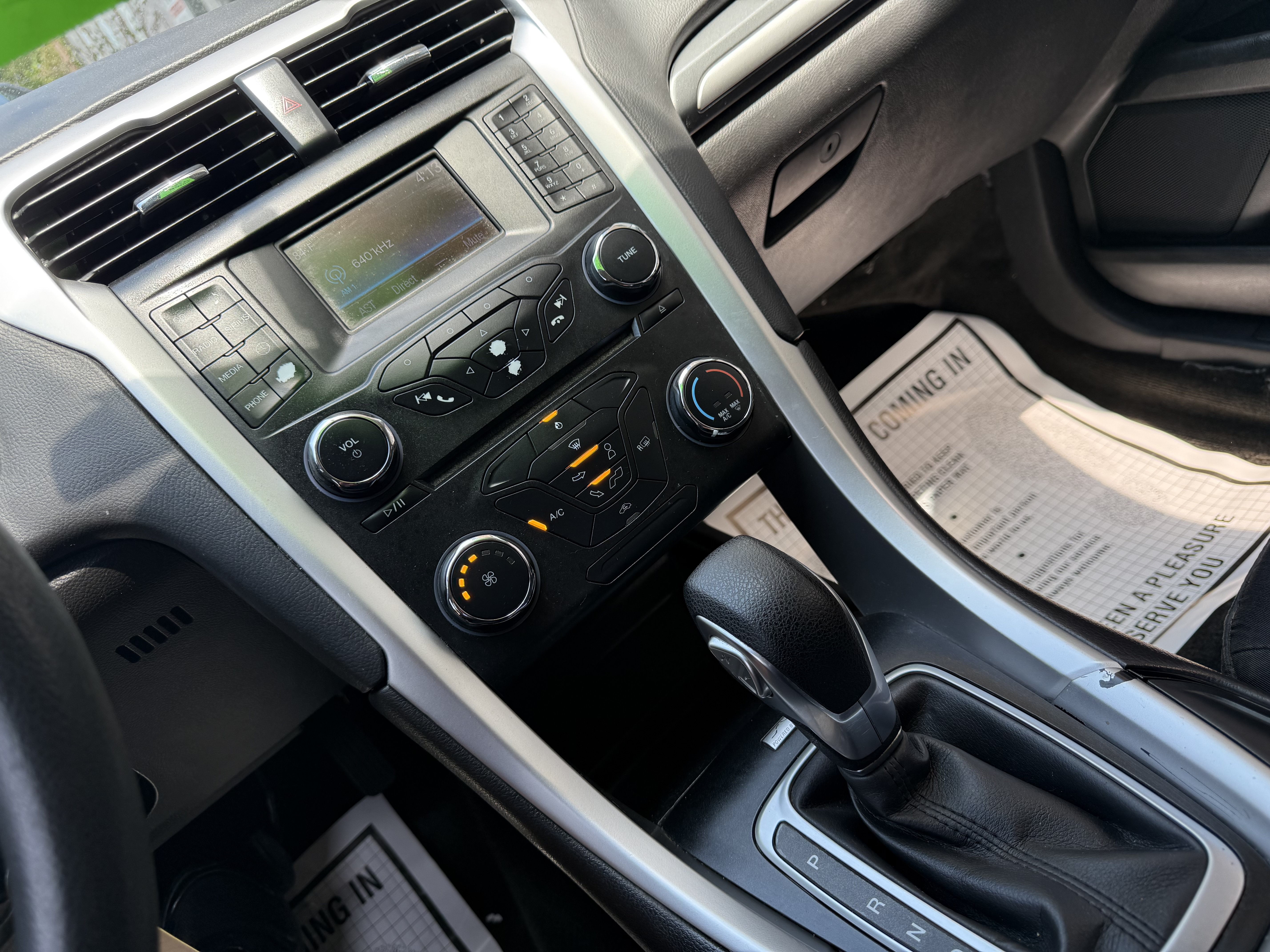 Used 2015 Ford Fusion SE FWD image 17