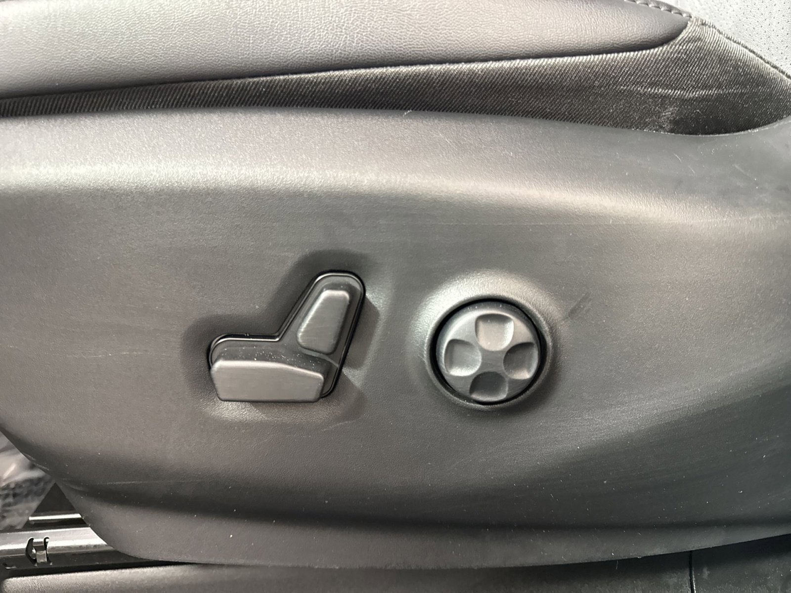 Used 2025 Chrysler Pacifica Select image 14