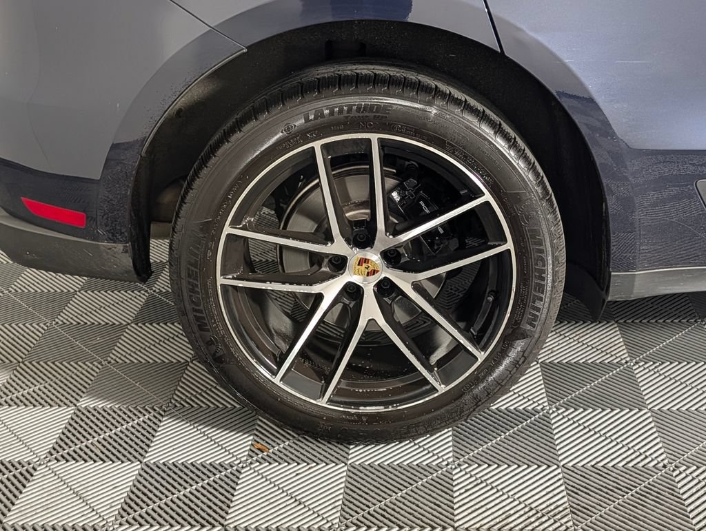 Certified 2023 Porsche Macan AWD/4WD image 13