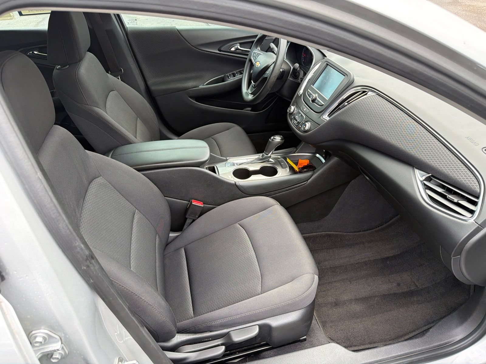 Used 2017 Chevrolet Malibu LT FWD image 25