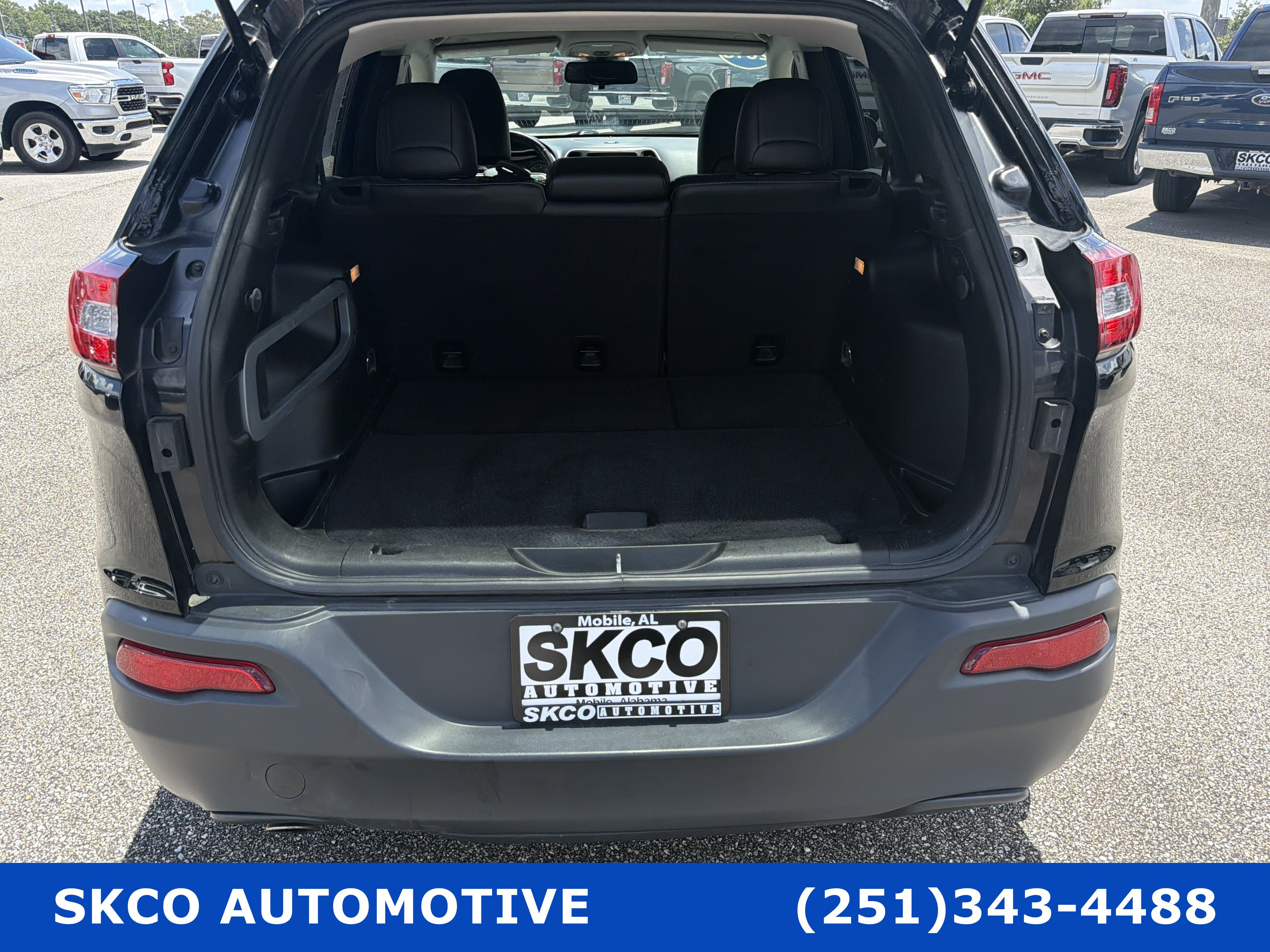 Used 2018 Jeep Cherokee Latitude Plus AWD/4WD image 21
