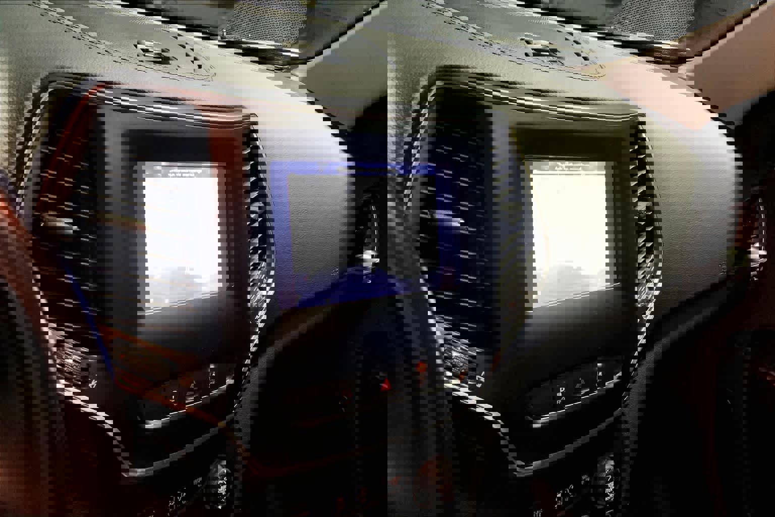 Used 2020 Jeep Cherokee Latitude Lux w/ Comfort/Convenience Group image 27