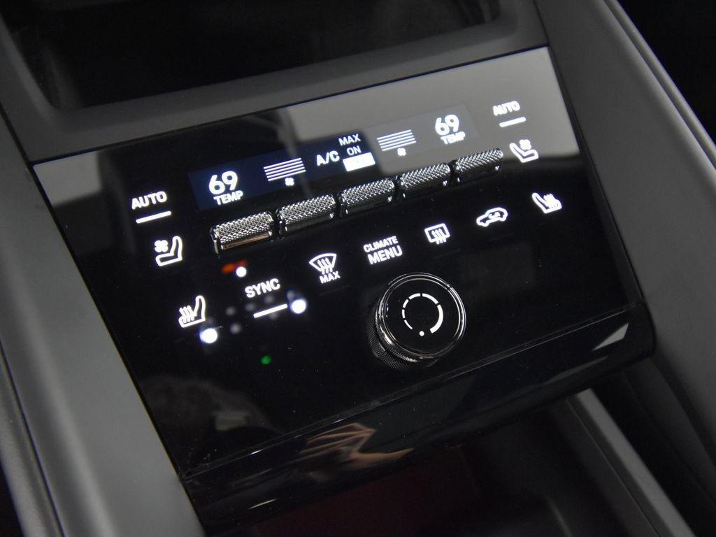 Certified 2024 Porsche Macan 4 Electric AWD/4WD image 30
