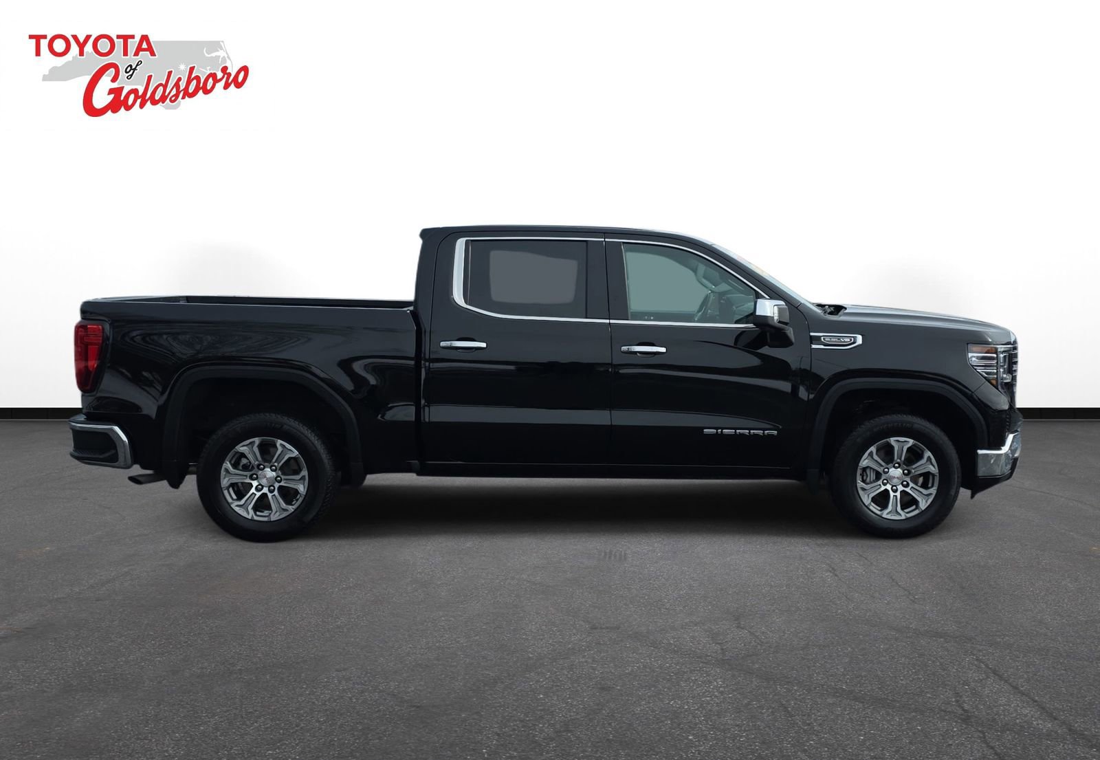 Used 2025 GMC Sierra 1500 SLT image 4
