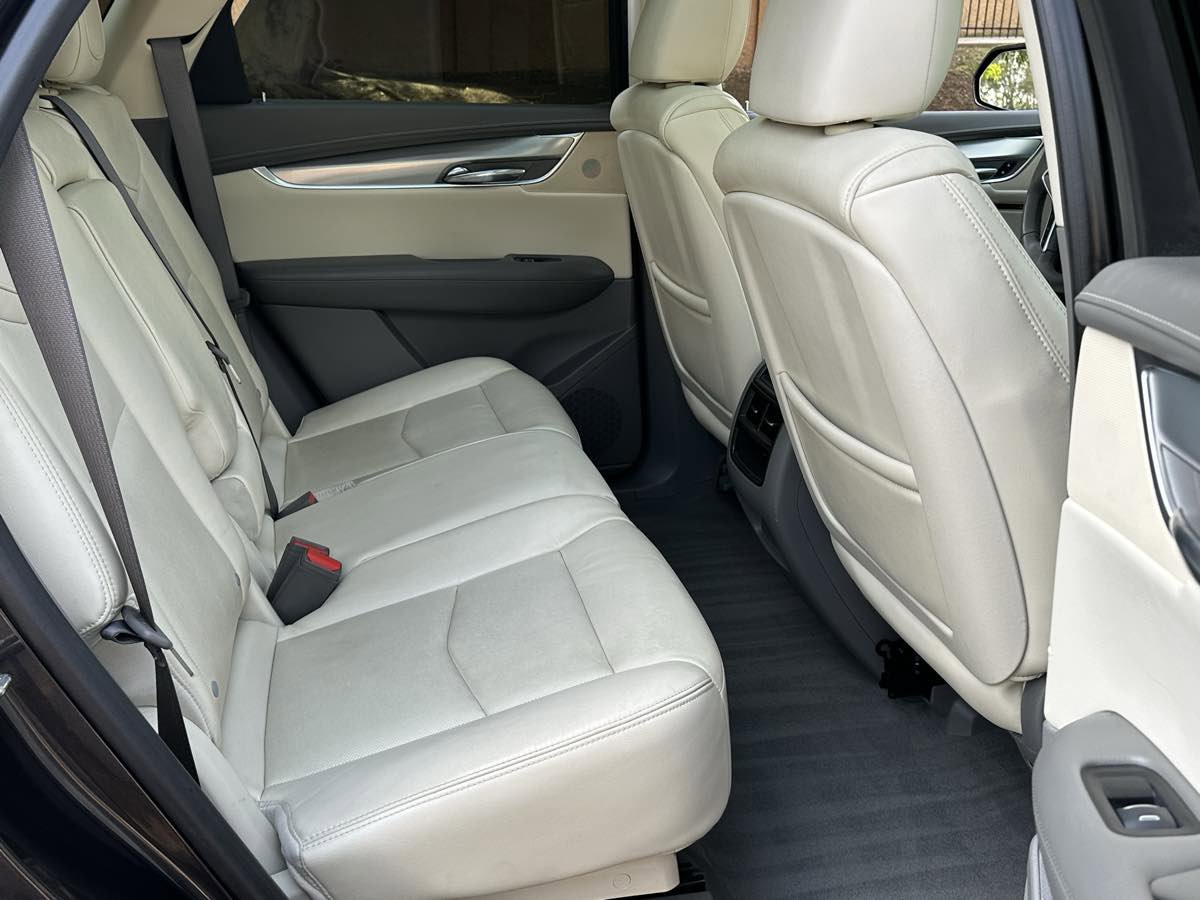 Used 2017 Cadillac XT5 Luxury w/ Driver Awareness Package image 19