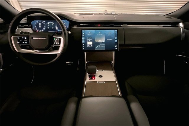 Certified 2025 Land Rover Range Rover SE image 18