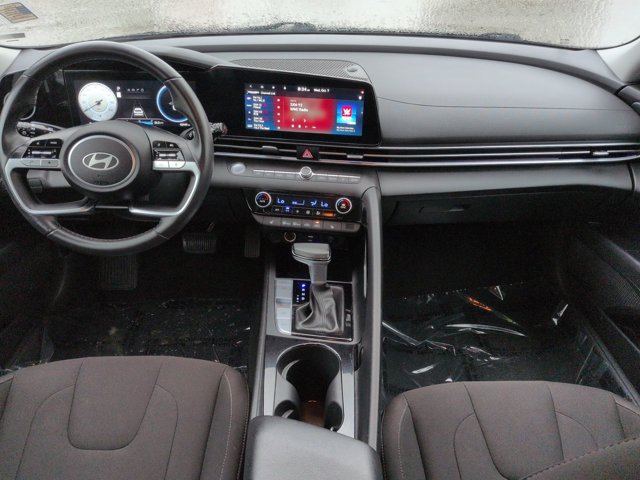Used 2025 Hyundai Elantra SEL FWD image 13