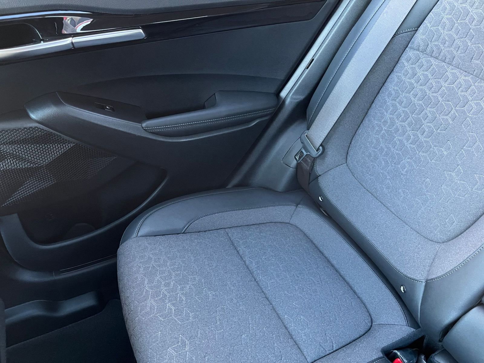 Used 2025 Kia Seltos S image 40