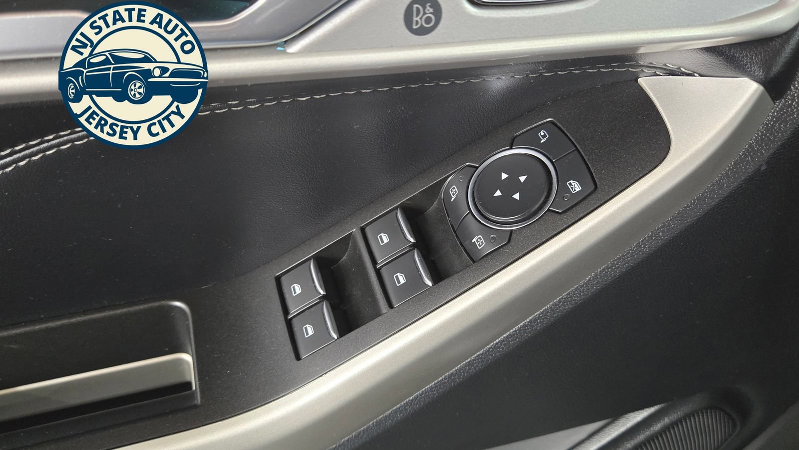 Used 2021 Ford Explorer Limited w/ Equipment Group 301A AWD/4WD image 28