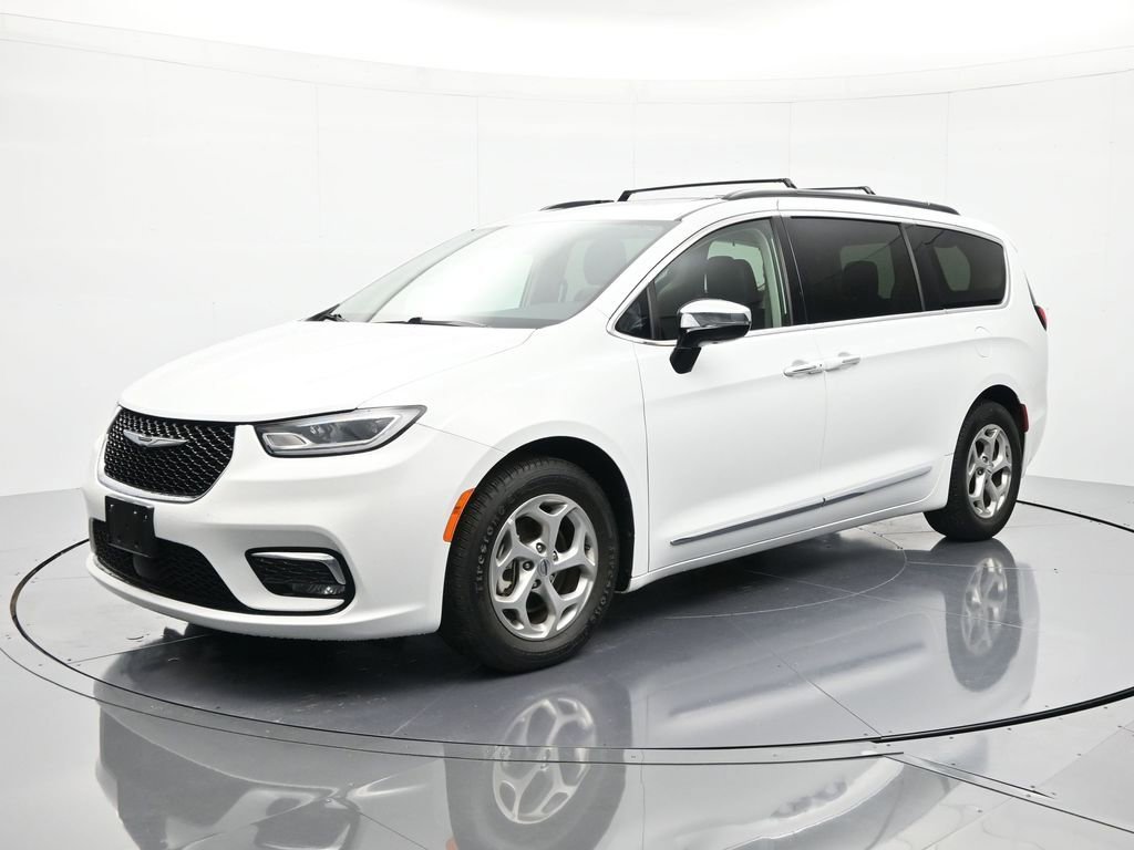 Used 2023 Chrysler Pacifica Limited image 1