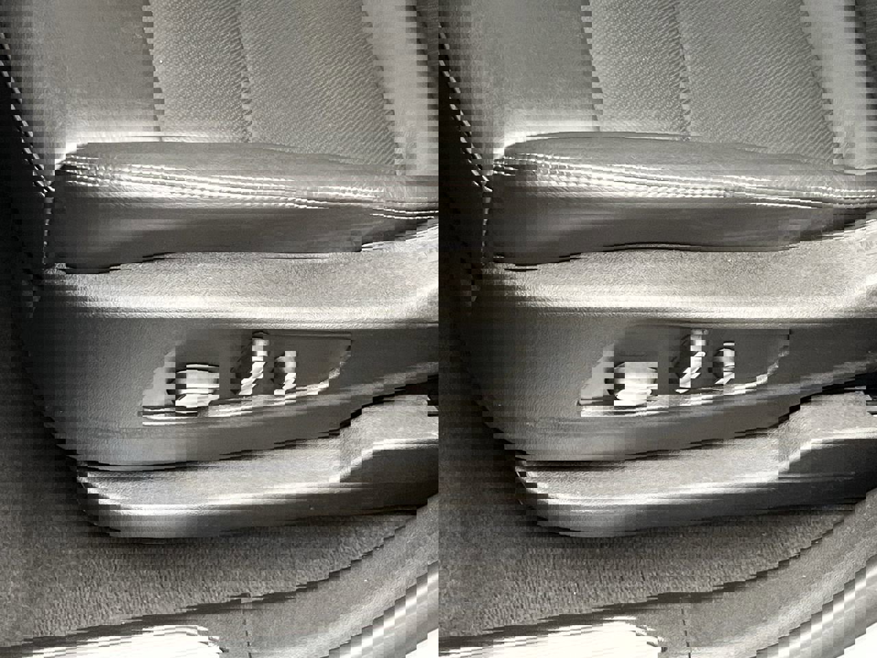 Certified 2025 Cadillac XT5 Premium Luxury image 12