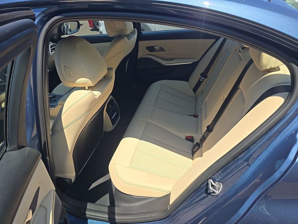 Used 2025 BMW M340i xDrive AWD/4WD image 4
