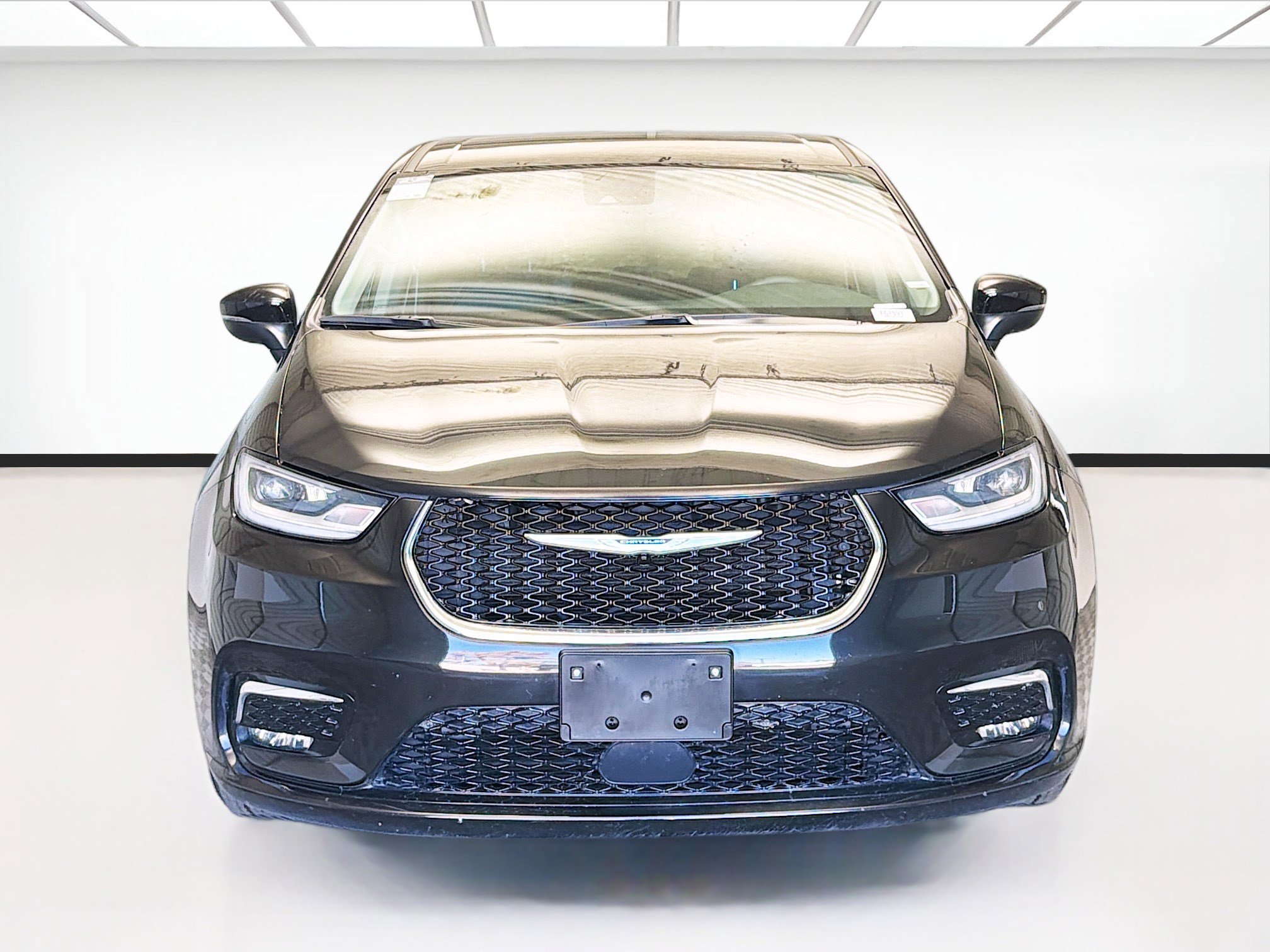 Used 2023 Chrysler Pacifica Touring-L image 2