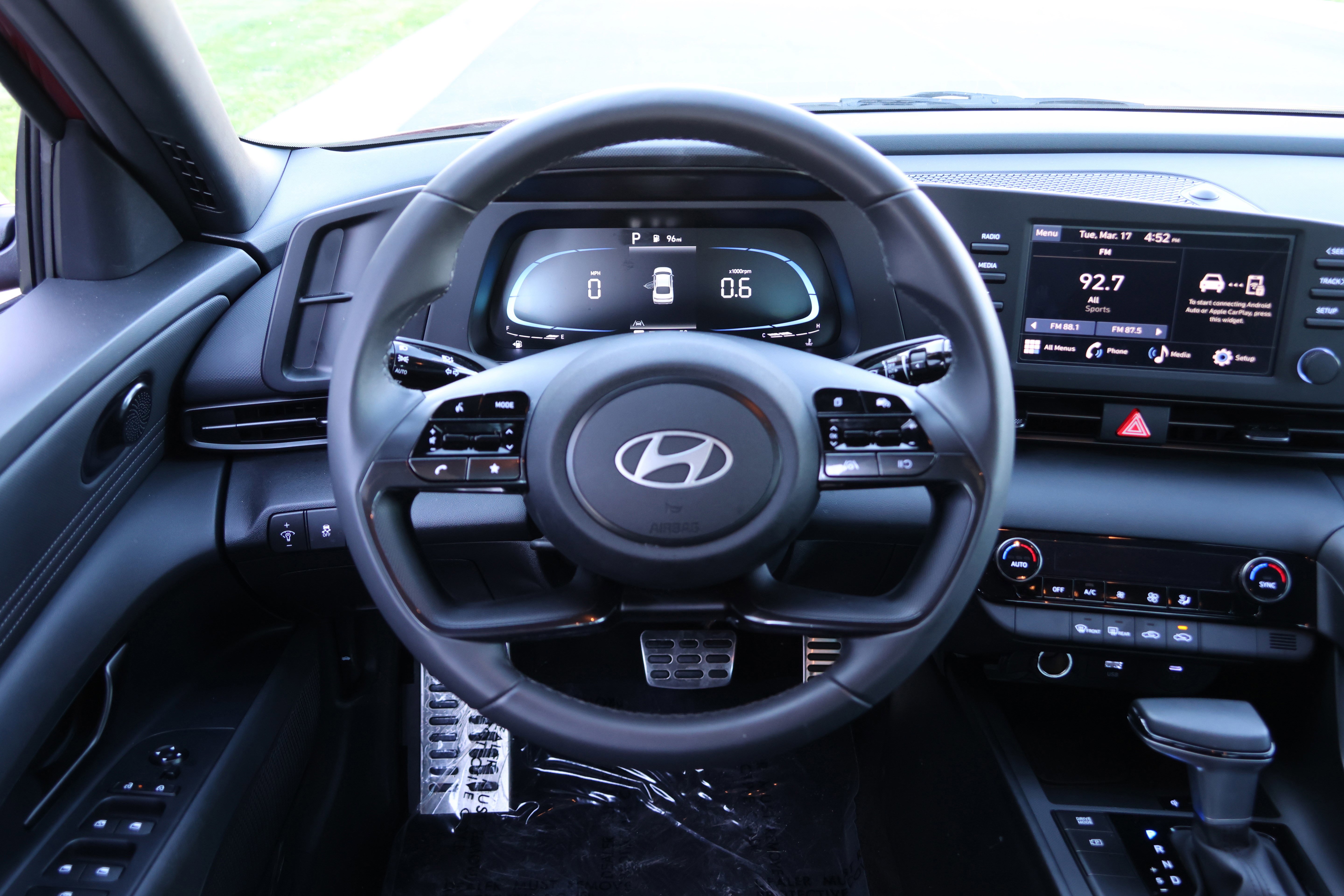 Used 2025 Hyundai Elantra Sport image 17