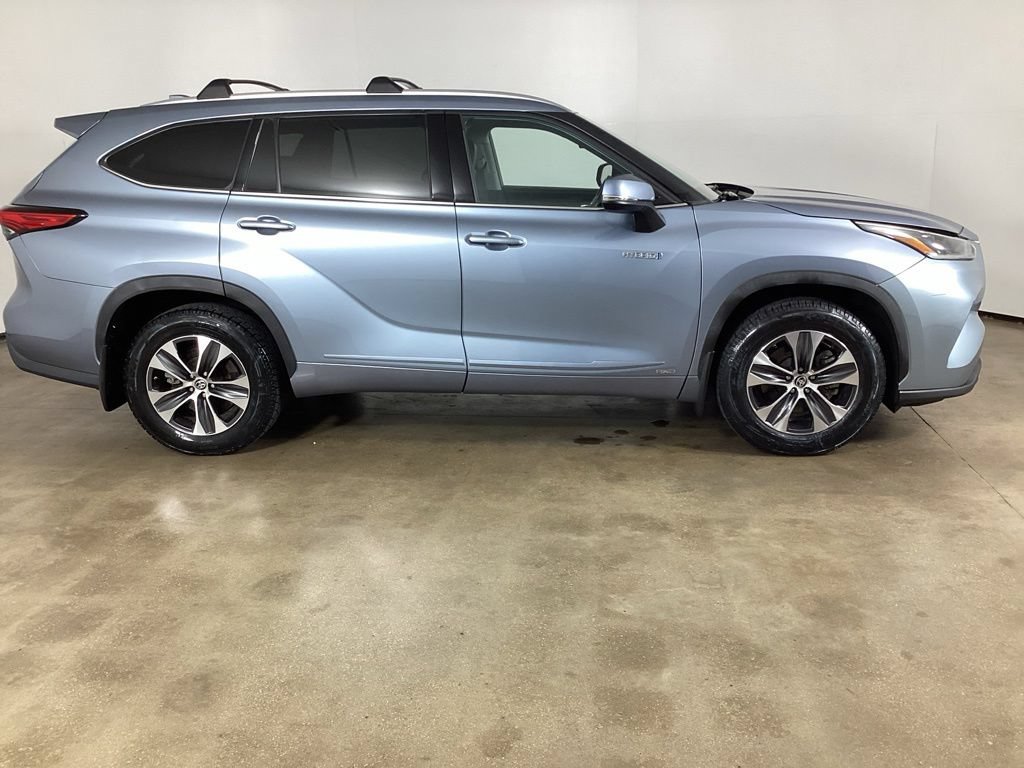 Used 2021 Toyota Highlander XLE AWD/4WD image 4
