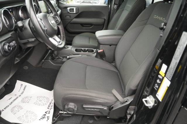 Used 2022 Jeep Wrangler Unlimited Sahara w/ Cold Weather Group image 9