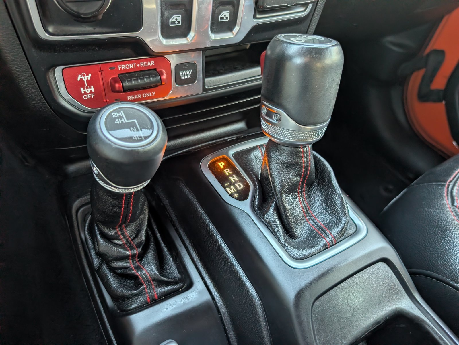 Used 2018 Jeep Wrangler Rubicon AWD/4WD image 7