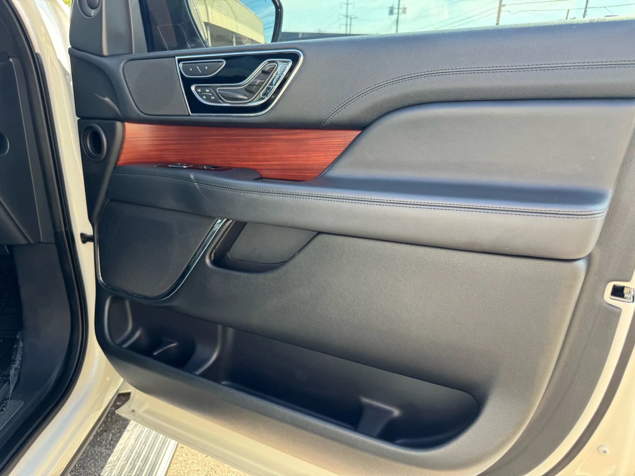 Used 2022 Lincoln Navigator Reserve image 37