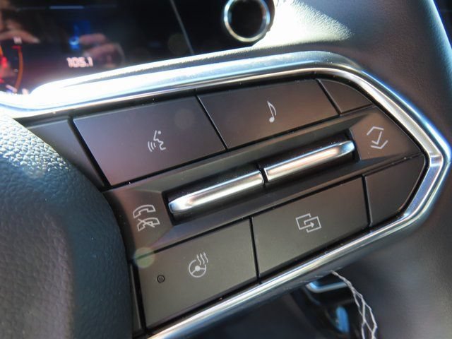 Used 2025 Chevrolet Traverse LT AWD/4WD image 17