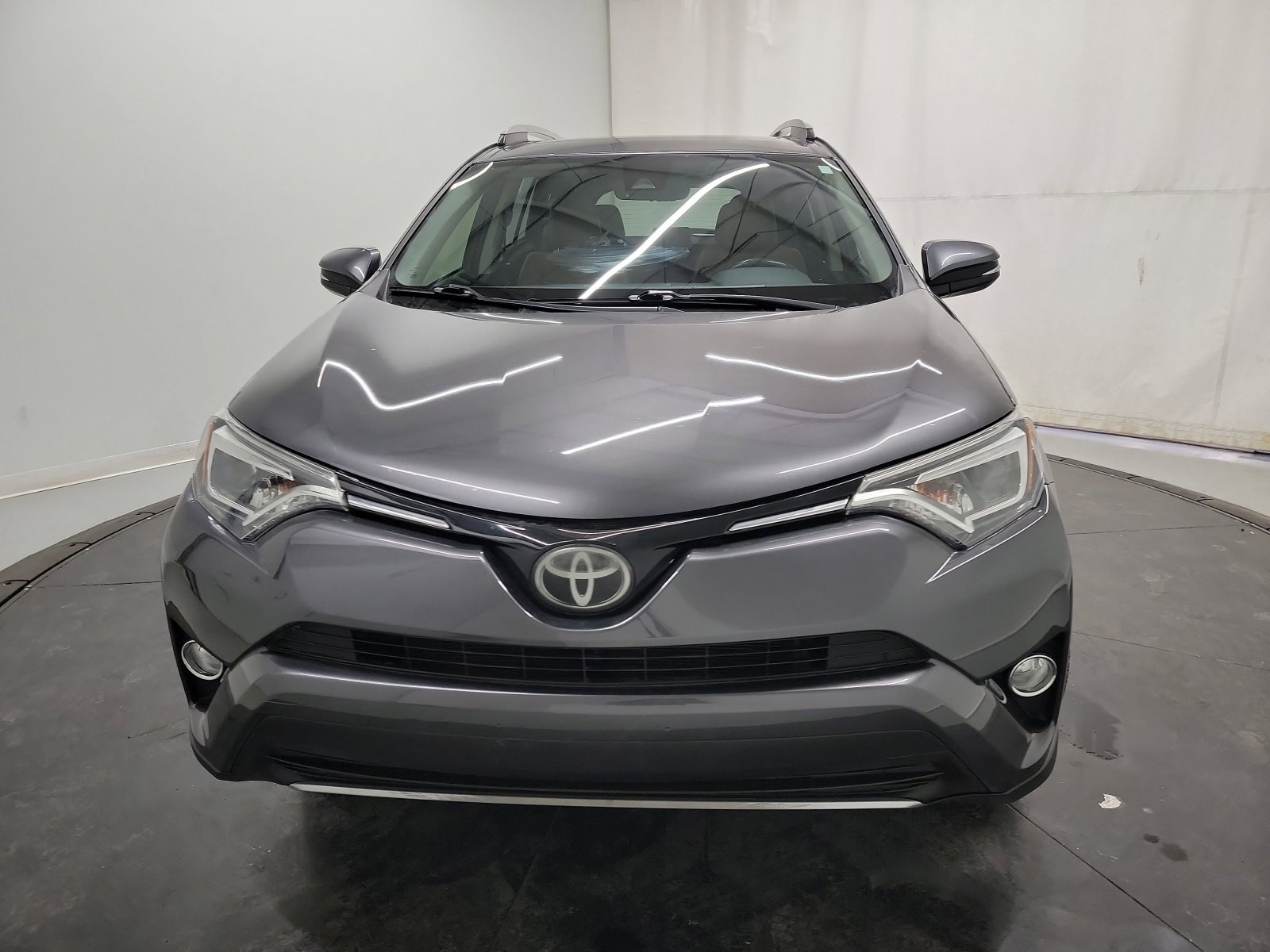 Used 2018 Toyota RAV4 Limited image 2