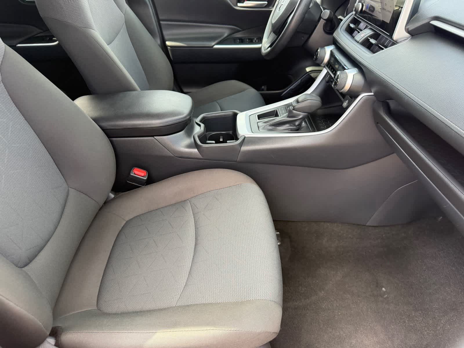 Used 2025 Toyota RAV4 XLE FWD image 29