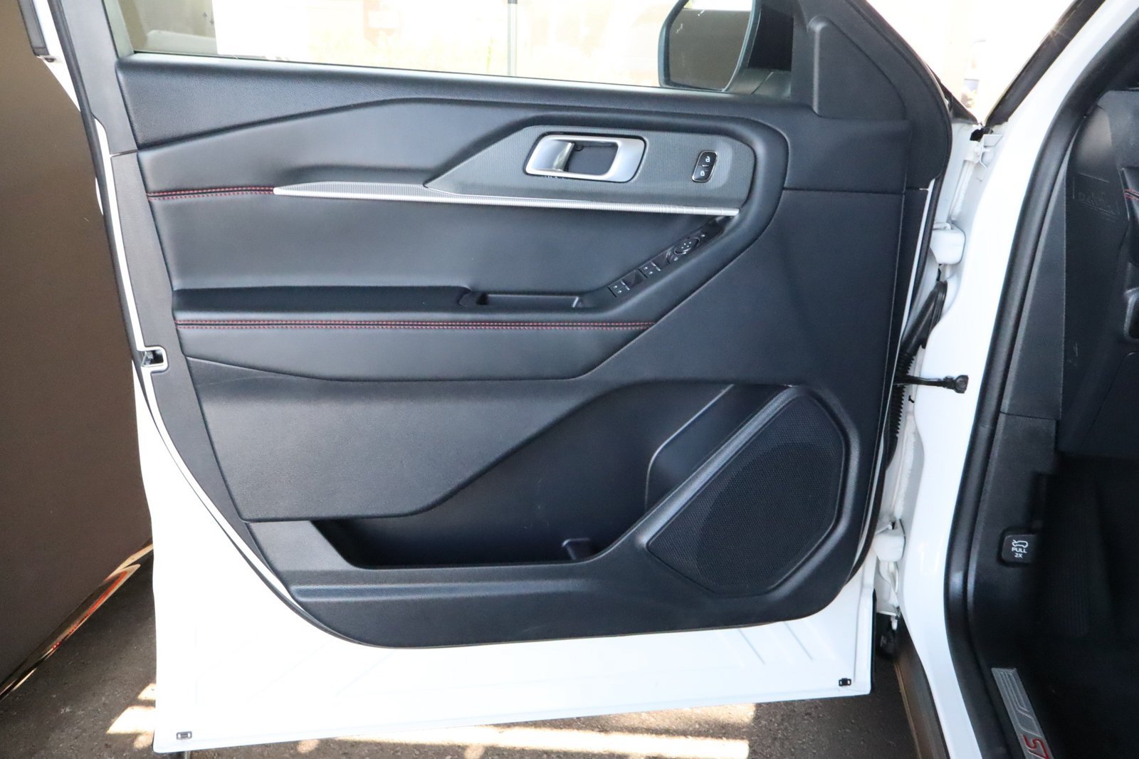 Used 2025 Ford Explorer ST-Line AWD/4WD image 18
