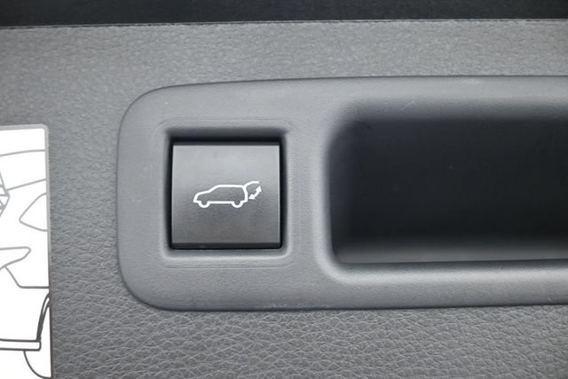 Used 2023 Toyota Highlander Limited FWD image 16