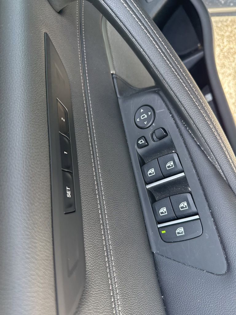 Used 2023 BMW 530e xDrive w/ Premium Package image 8