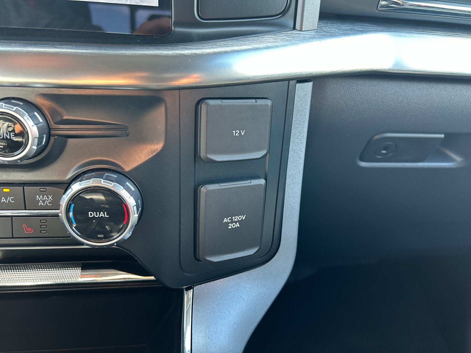 Used 2023 Ford F150 Lariat w/ Max Trailer Tow Package RWD image 14