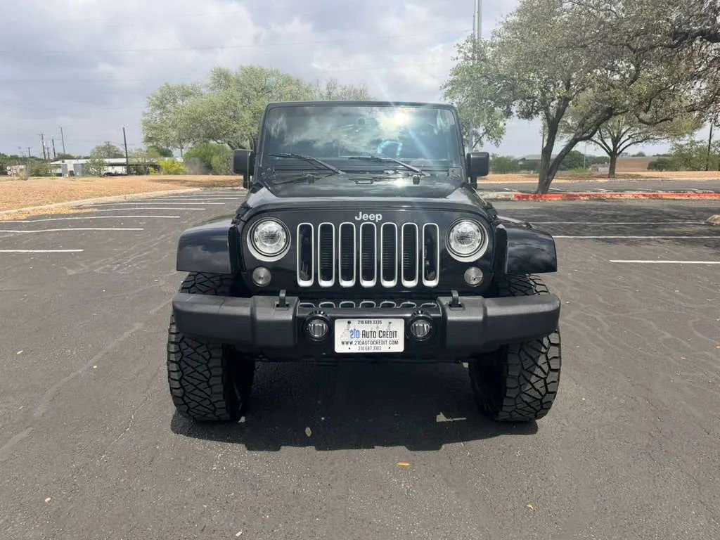 Used 2017 Jeep Wrangler Unlimited Sahara w/ Connectivity Group AWD/4WD image 2