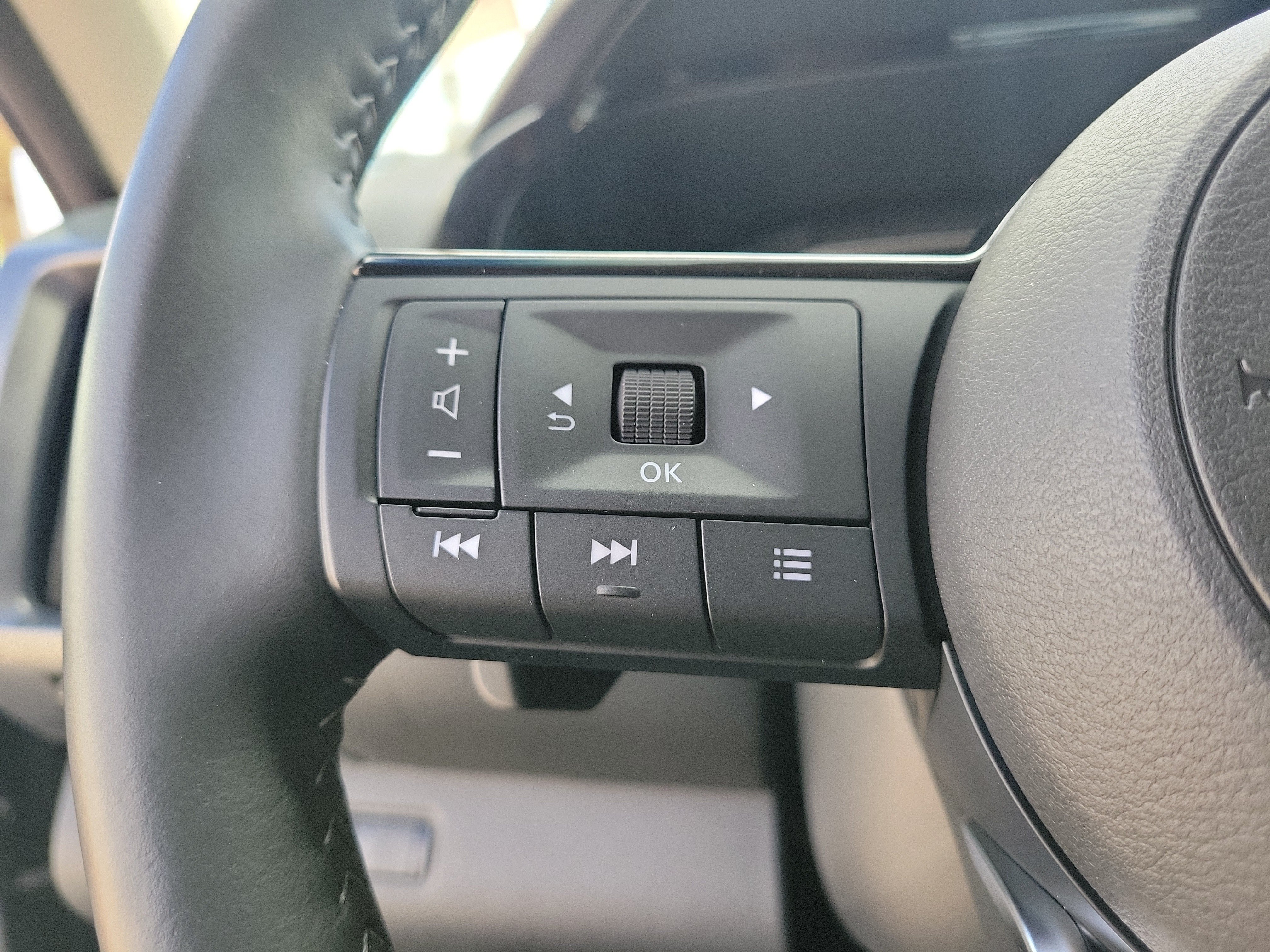 Certified 2025 Nissan Pathfinder SL FWD image 22