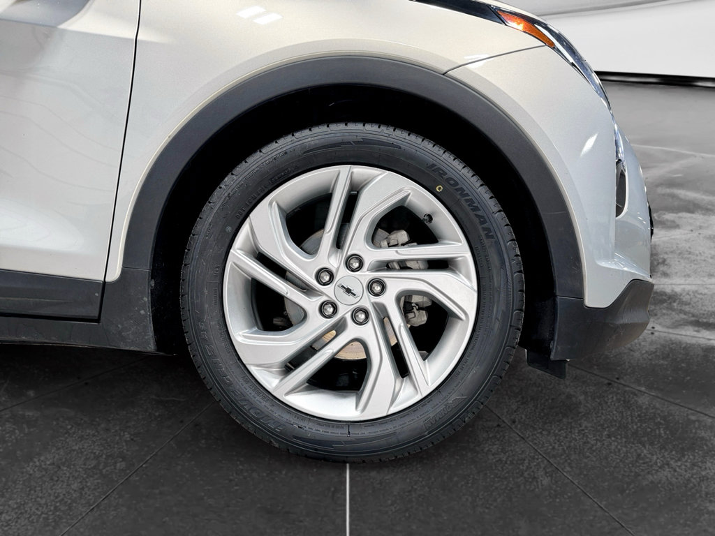 Used 2023 Chevrolet Bolt LT w/ Driver Confidence Package FWD image 33