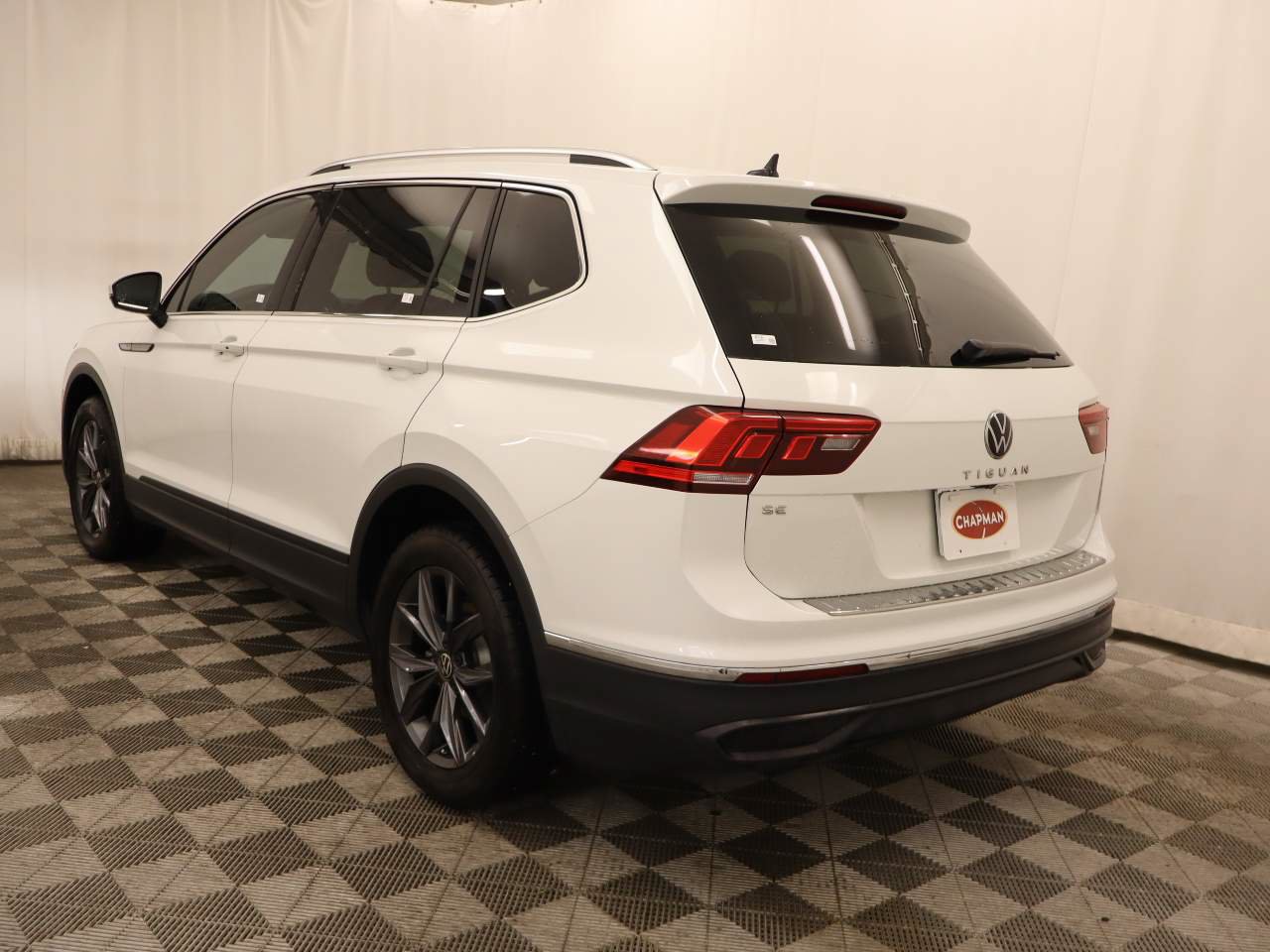 Certified 2023 Volkswagen Tiguan SE w/ Panoramic Sunroof Package FWD image 3