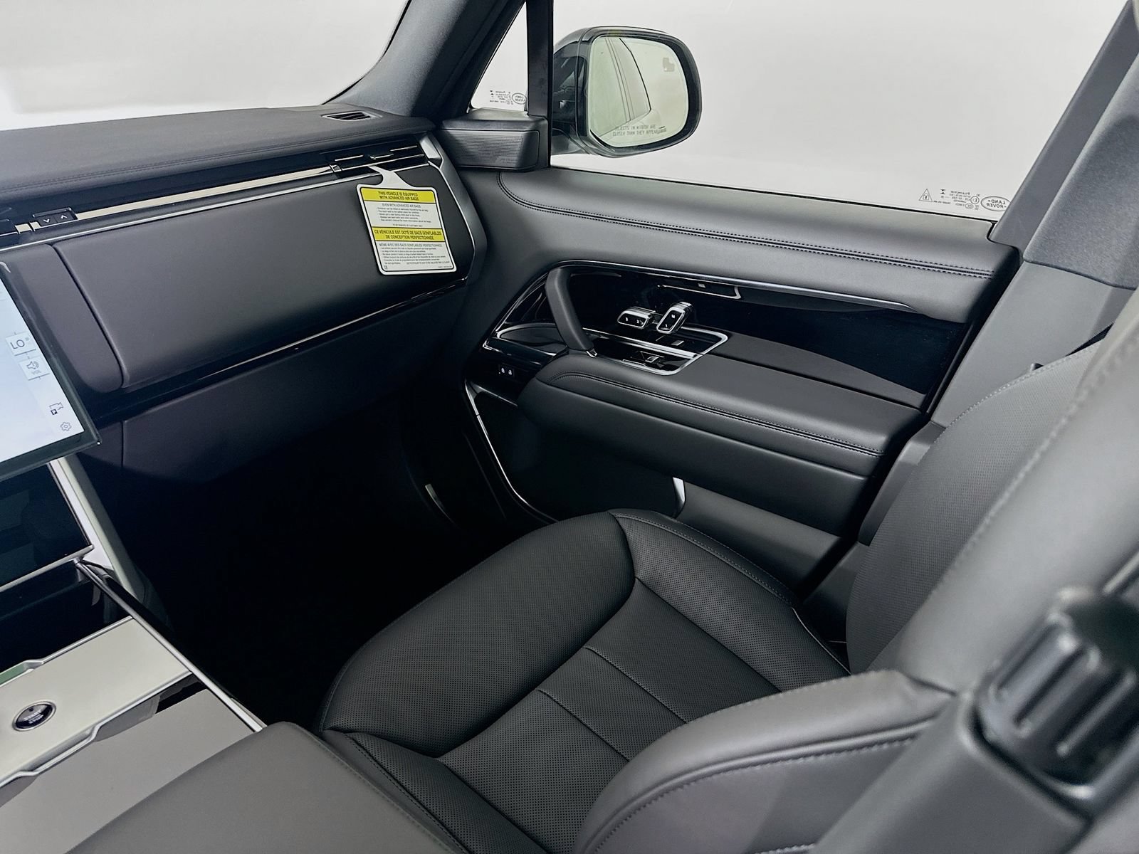 New 2026 Land Rover Range Rover Long Wheelbase SE AWD/4WD image 23