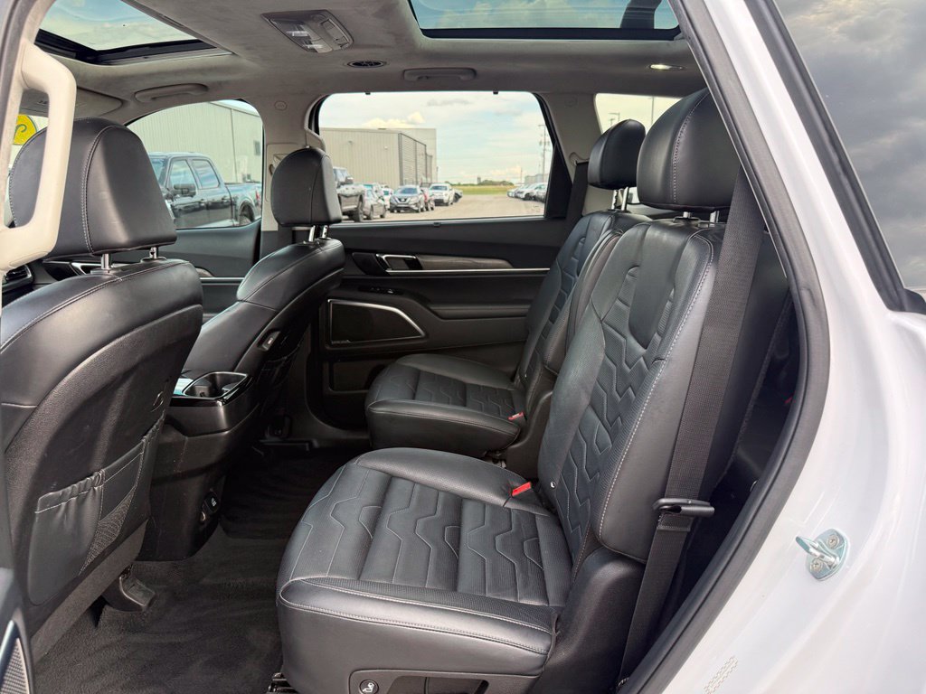 Used 2022 Kia Telluride SX w/ SX Prestige Package AWD/4WD image 11