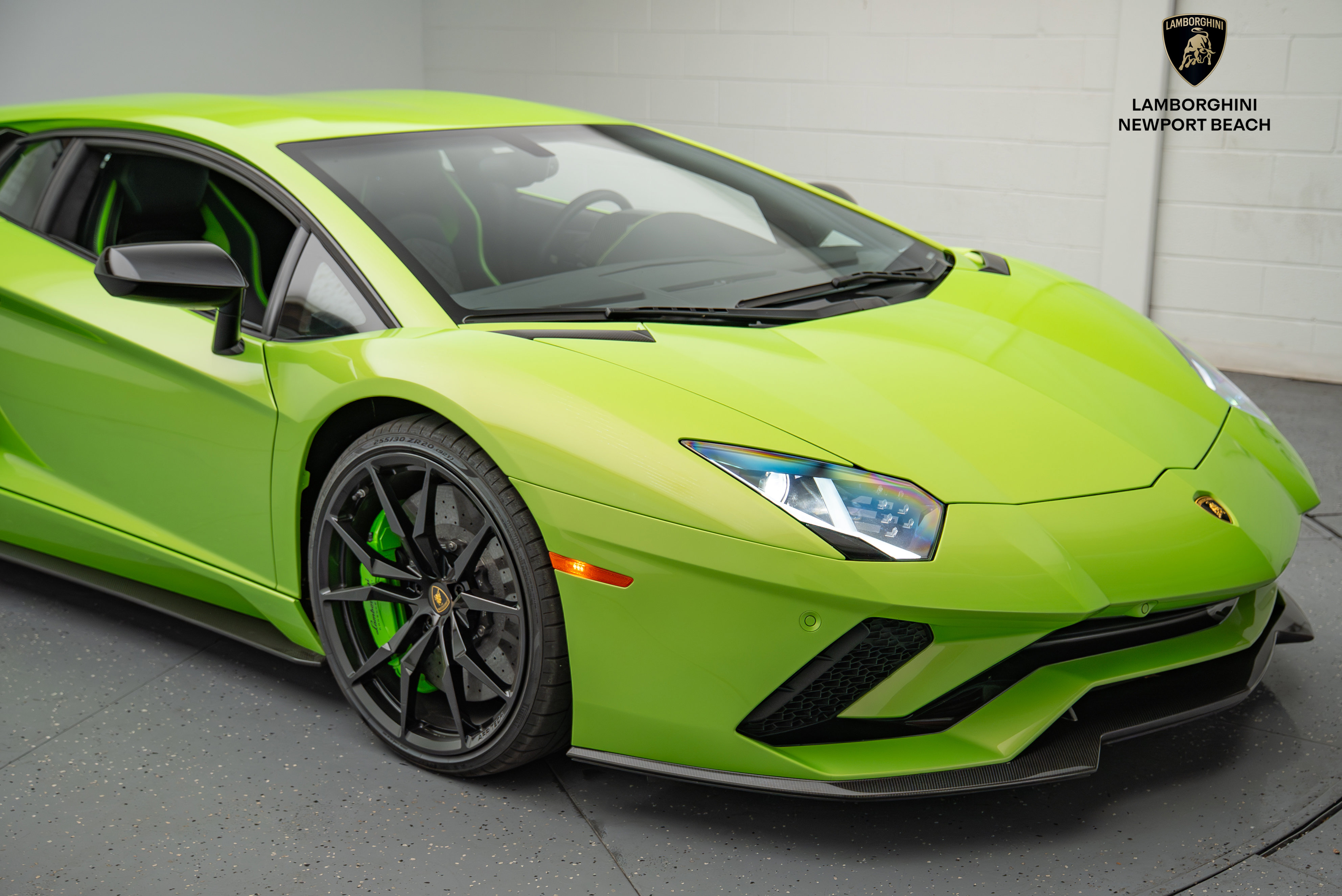 Used 2018 Lamborghini Aventador S image 2
