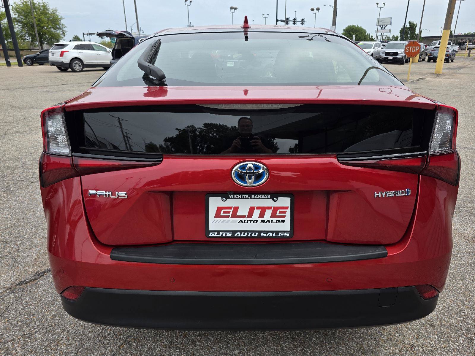 Used 2019 Toyota Prius LE FWD image 6