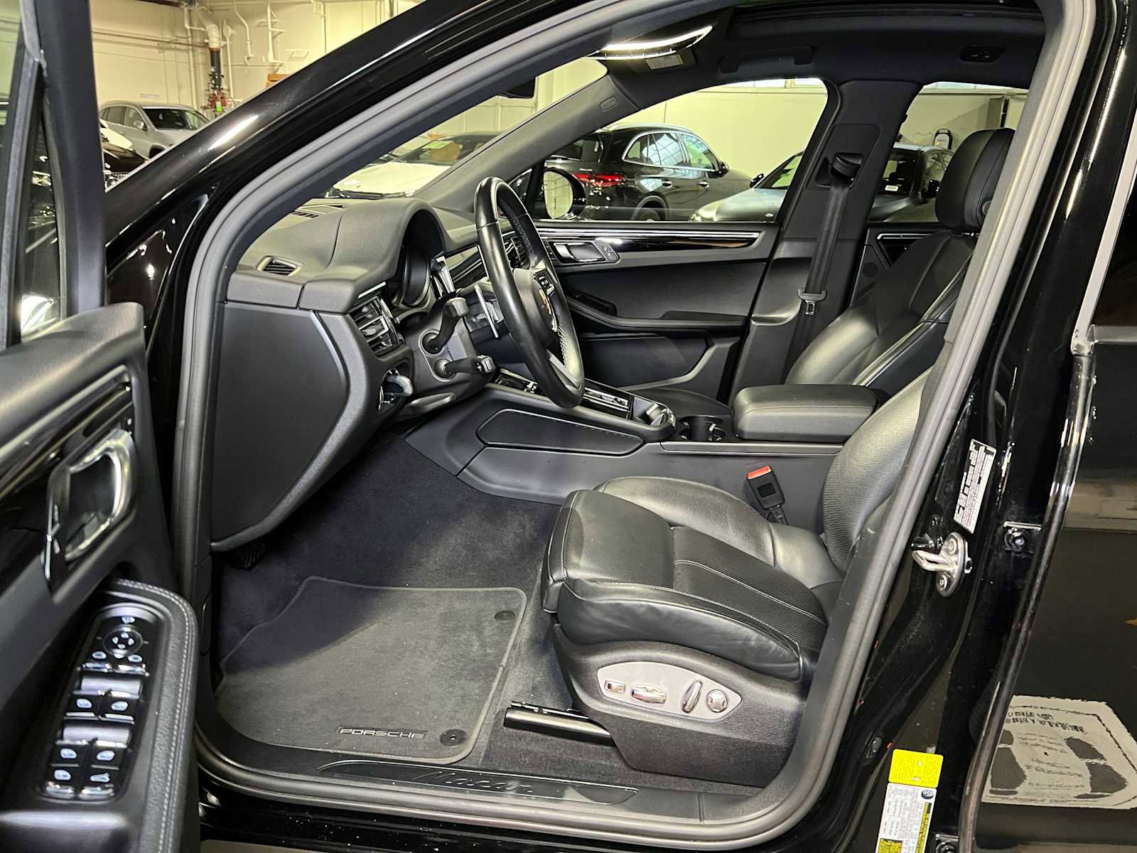 Used 2024 Porsche Macan image 23